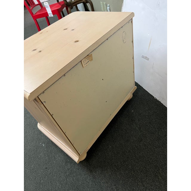 Thomasville First Impressions Ribbons & Bows Night Stand Chairish