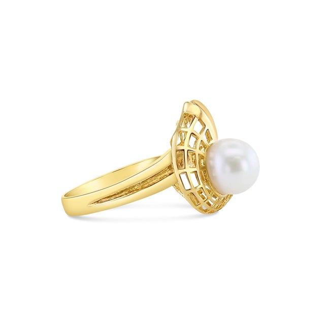 Contemporary Seashell Shaped Diamond Pearl Ring 14k Yellow Gold, Size 7 For Sale - Image 3 of 4