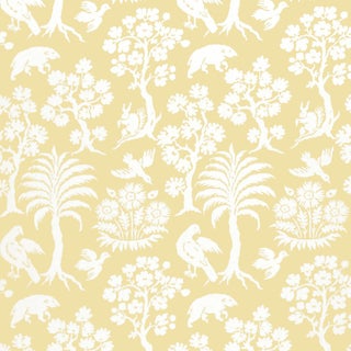 Sample - Schumacher Palm Damask Wallpaper in Sunlight For Sale