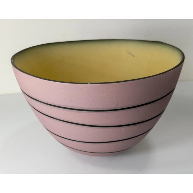 We are selling this cool looking mid-century modernist pottery bowl with matte pink surface and incised black swirl...