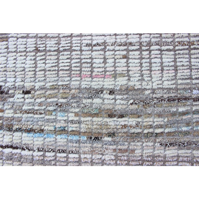 Moroccan Tribal Rug With Textured Grid Pattern in Ivory, Taupe, and Soft Blue 8'8 X 11'7 For Sale - Image 12 of 15