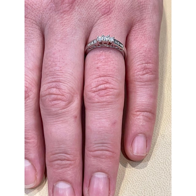 Traditional Three-Stone Diamond 0.30 Carat Traditional Ring/Band 14 Karat White Gold For Sale - Image 3 of 18