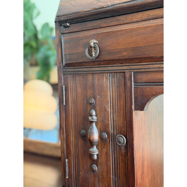 English Antique Circa 1930 North-Western Cabinet Co. Master-Craft Mahogany Secretary Desk — Antique Slant-Front Kneehole Desk For Sale - Image 3 of 12