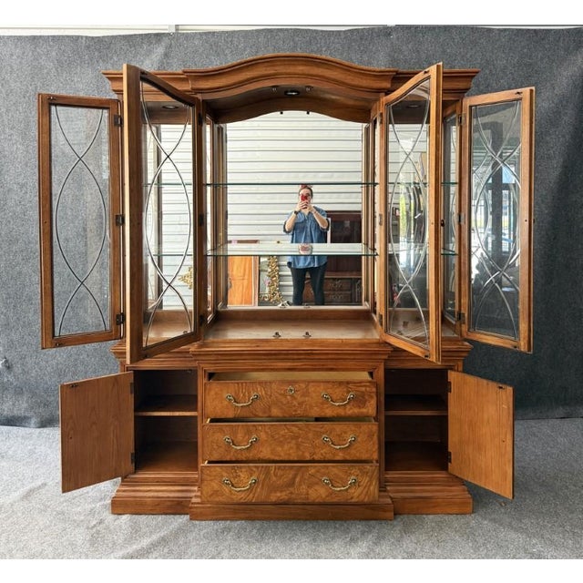 Thomasville Late 20th Century Thomasville Burled Walnut China Cabinet For Sale - Image 4 of 17
