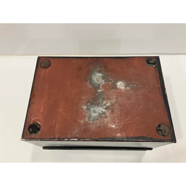 Mid 19th Century American Hand Painted Tole Box For Sale In Boston - Image 6 of 9