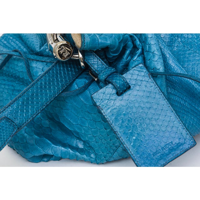 Ralph Lauren Ralph Lauren 2000 Turquoise Python Shoulder Bag With Horn Top Handle For Sale - Image 4 of 14