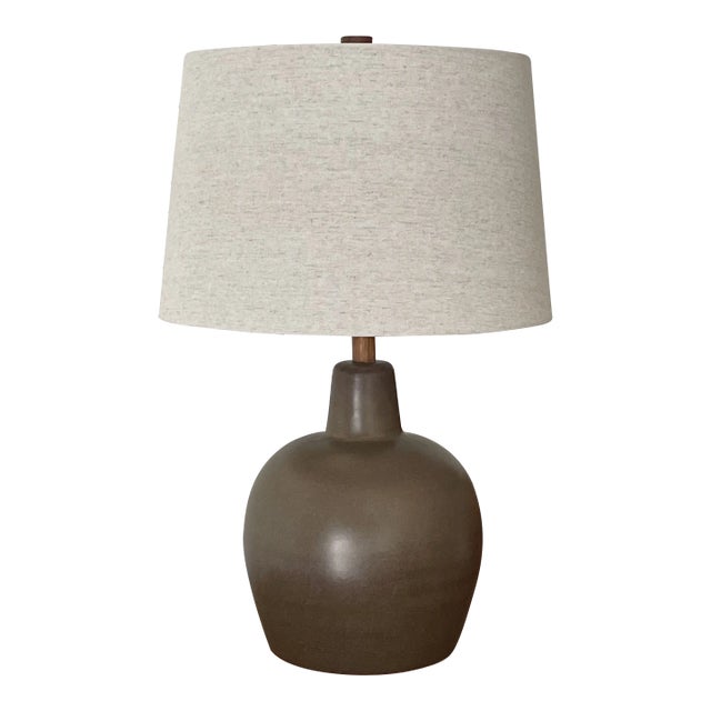 1960’s Jane and Gordon Martz Table Lamp in Ceramic and Walnut For Sale