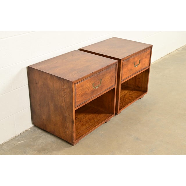 Henredon Henredon Mid-Century Modern Campaign Oak Nightstands, Pair For Sale - Image 4 of 15