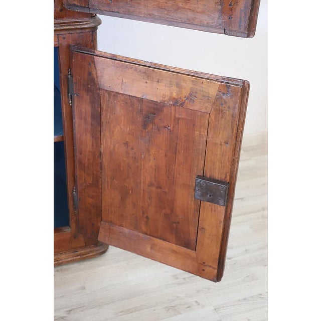 We present this fantastic antique Italian cupboard from the mid-18th century. A majestic cupboard with a timeless antique...