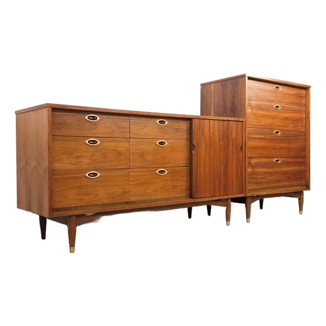 1960s Slick Restored Original Mid Century Modern Dresser Set, Mainline by Hooker Furniture For Sale