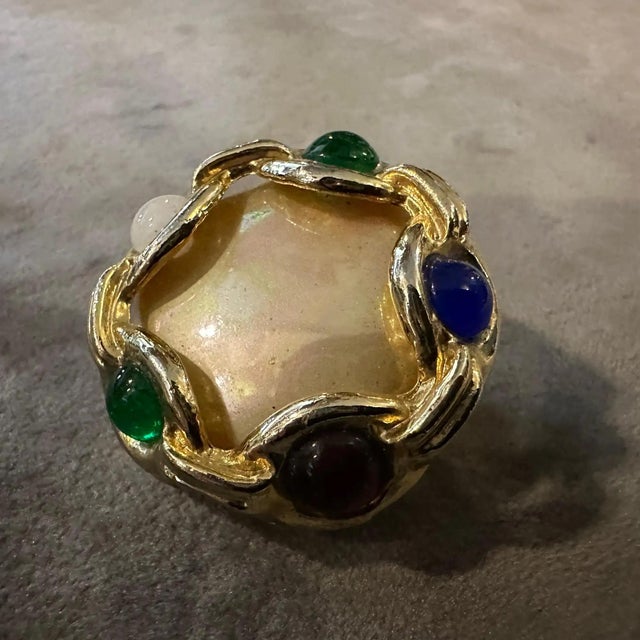 1980s Costume Jewelry Gilt Metal and Cabochon Glasses Italian Clip-on Earrings For Sale - Image 6 of 12