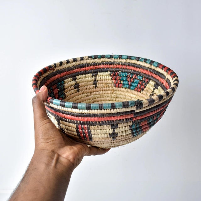 Textile Early 20th Century Hausa Grass Basket Bowl Nigeria 10 Inch For Sale - Image 7 of 9