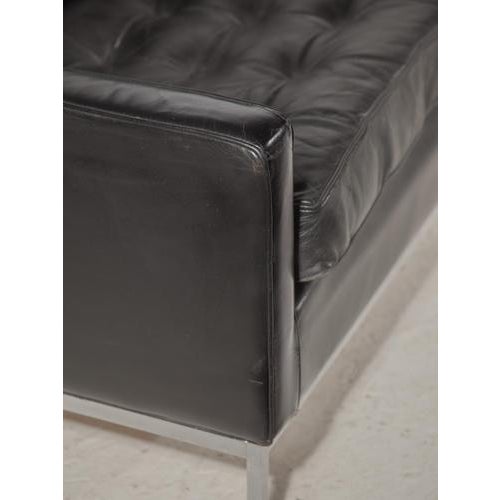 Vintage Three-Seater Sofa in Black Leather with Chrome Frame from Florence Knoll, 1970s For Sale - Image 10 of 12