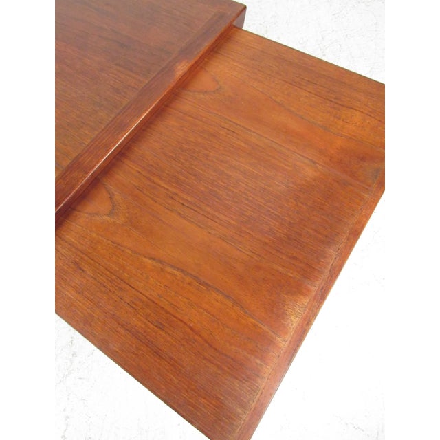 1970s Mid-Century Danish Teak Extendable Coffee Table For Sale - Image 5 of 12