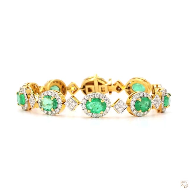 This statement bracelet from our contemporary estate collection centers on a 3.14-carat diamond in a round brilliant cut...