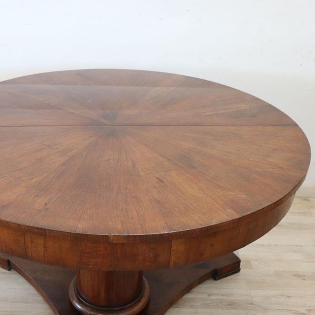 We present an elegant antique Italian round table dating back to the early 19th century. The table features the typical...