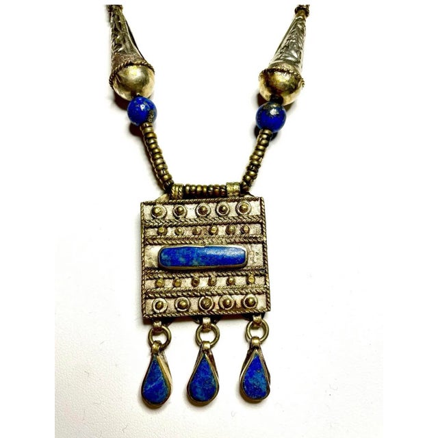 Early 20th Century Tibetan Silver Alloy & Lapis Lazuli Gau Amulet Box Necklace For Sale - Image 4 of 4
