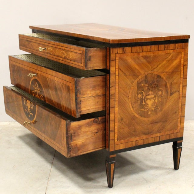 Antique Louis XVI Italian Chest of Drawers in Walnut, 1700s For Sale - Image 5 of 15