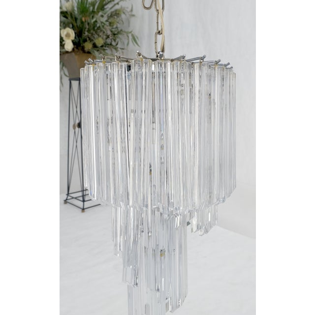 Transparent 1980s Mid Century Spiral Tier Swirling Chandelier with Murano Glass Triedri Prisms For Sale - Image 8 of 10