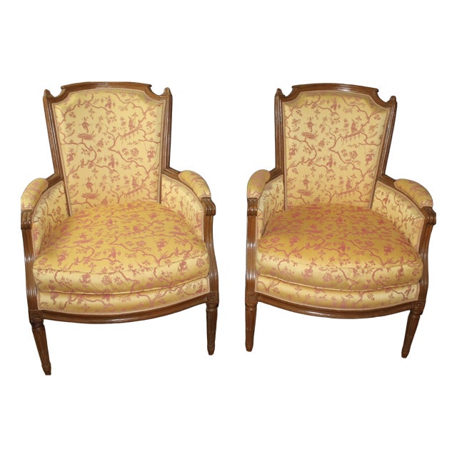Louis XVI Walnut Bergère Armchairs, Late 18th Century, Set of 2 For Sale