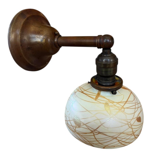 Early 20th Century Unsigned Gold Threaded Hearts and Vines Steuben Art Glass Wall Sconce Circa 1920’s For Sale - Image 5 of 6