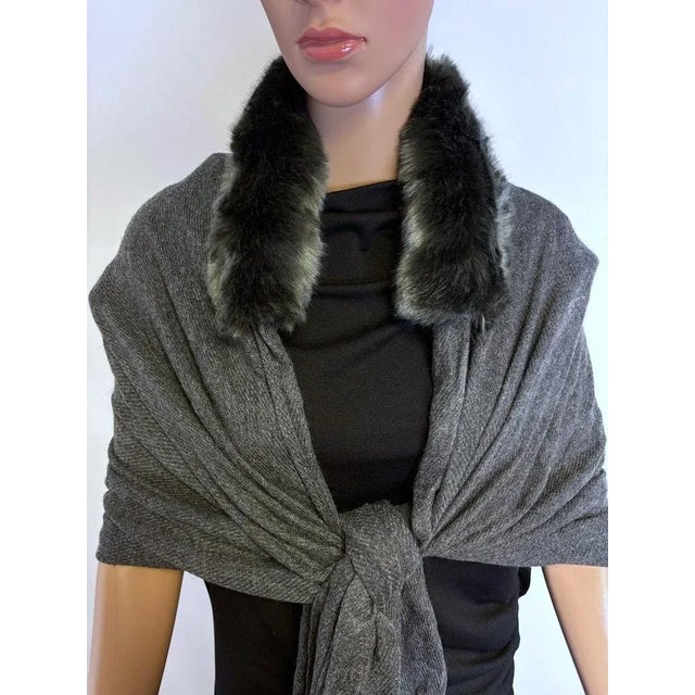 Evelyne Prélonge Cashmere & Faux Fur Shawl – Luxe Gray Wrap, Made in France For Sale In Raleigh - Image 6 of 11