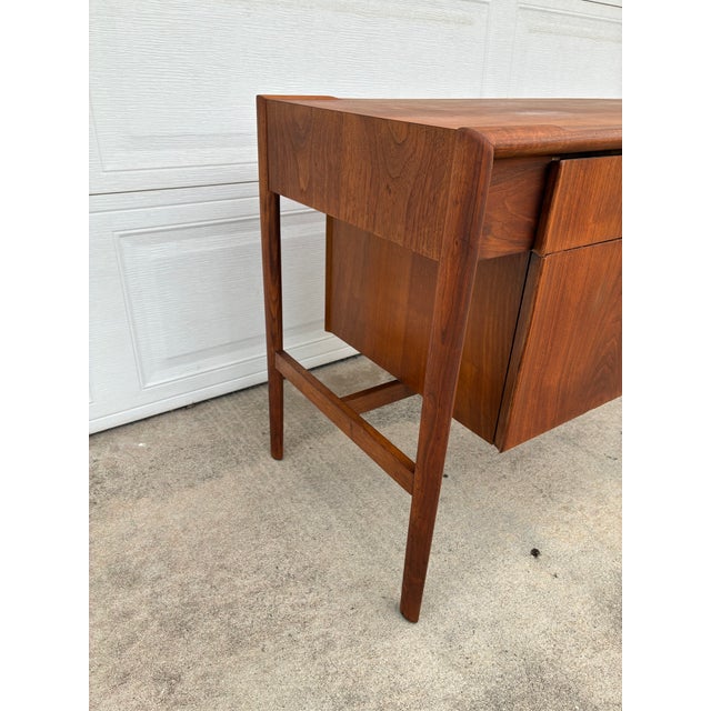 Drexel Parallel Vintage Mid Century Drexel Parallel Desk by Barney Flagg For Sale - Image 4 of 10