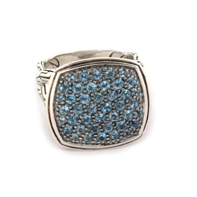 The John Hardy Classic Chain Blue Topaz Sterling Silver Ring in size 7 is a stunning piece of vintage and antique jewelry....