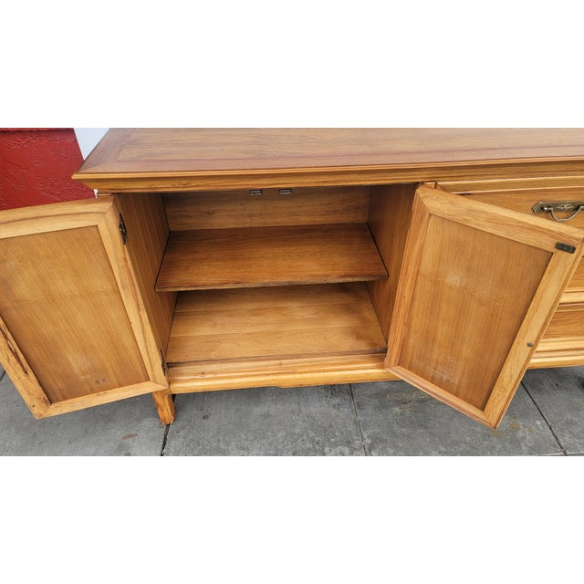 Wood 1960s Mid-Century Modern Thomasville Shalimar Credenza Small Pecan Hollywood Regency For Sale - Image 7 of 12
