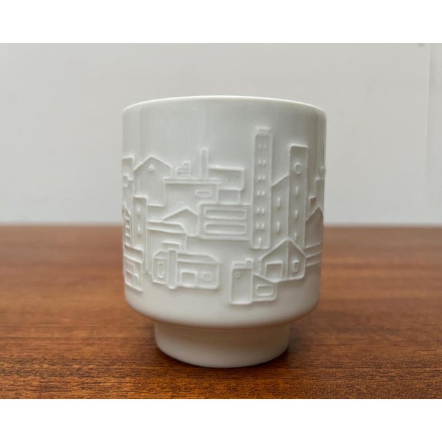 Vintage German Porcelain Mug Vase with Architecture Designs by Hans Achtziger for Hutschenreuther For Sale - Image 17 of 17