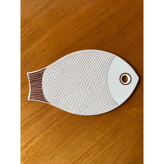 1960s 1960s Kaarina Aho Mid Century Modern Ceramic Fish Plate for Arabia of Finland For Sale - Image 5 of 8