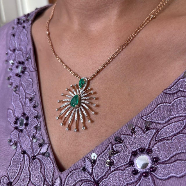 Early 21st Century Natural emerald 1.87cts & diamond 1.34cts pendant in 18k gold For Sale - Image 5 of 18