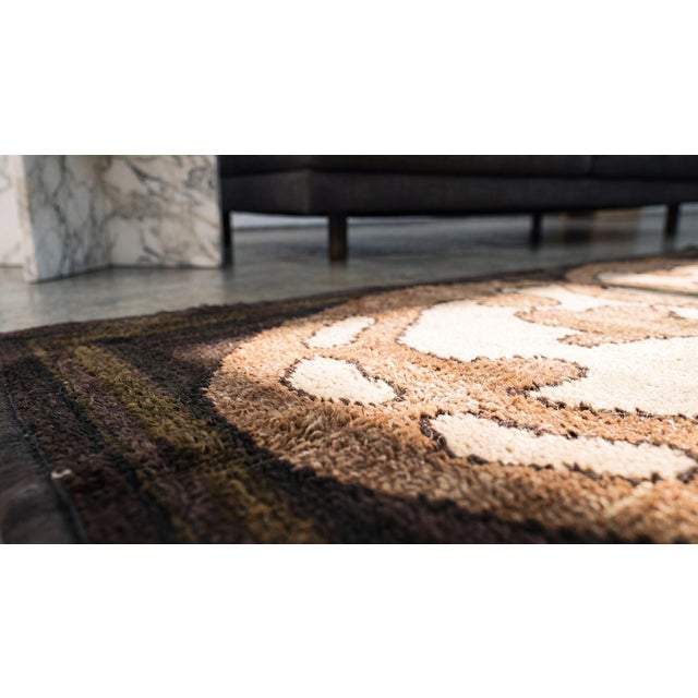 1900s Ivory Open Field Minimalist Antique American Hooked Rug 2'8" X 5'0" Handknotted Wool Carpet For Sale - Image 9 of 9