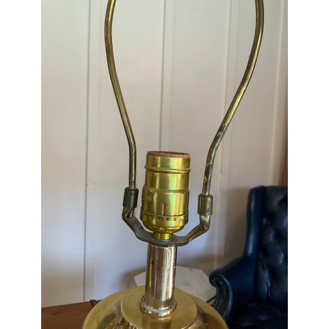 Metal Vintage Brass Ginger Jar Lamps With Brass Finials - A Pair. For Traditional, Palm Beach Regency, Chinoiserie & British Colonial Decor For Sale - Image 7 of 11