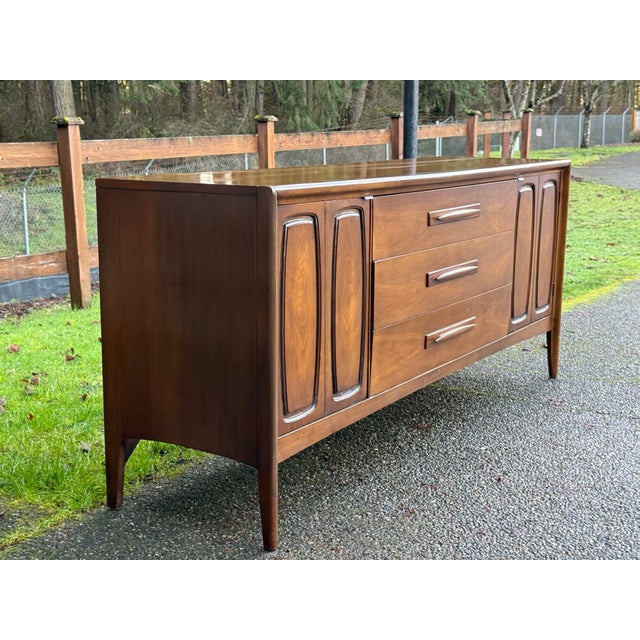 Wood Mid Century Modern Walnut Credenza / Long Dresser by Broyhill Premier, 1960's For Sale - Image 7 of 8