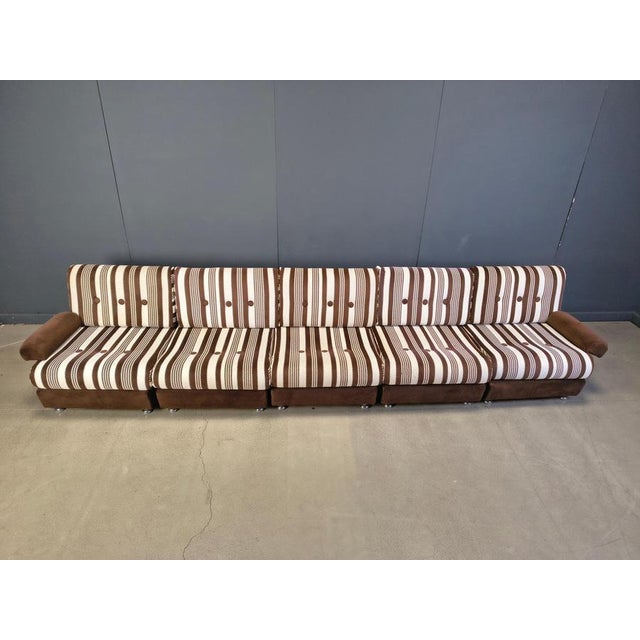 Striking 5pc modular sofa set with removable armrests and period seventies fabric. Very cool sofa set from the seventies....