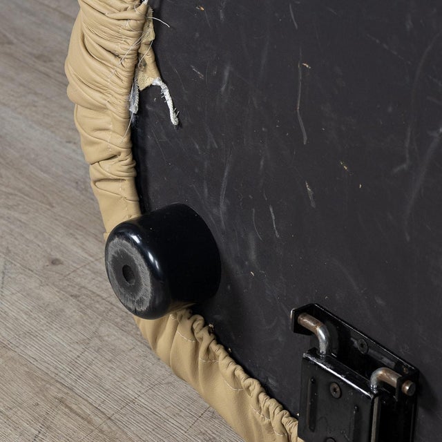 Italian Beige Soriana Leather Sofa by Tobia Scarpa for Cassina, 1980 For Sale - Image 3 of 18