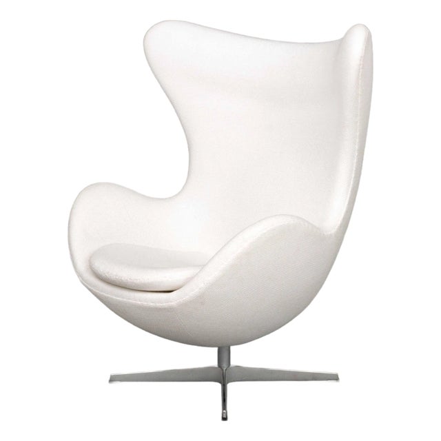 Fritz Hansen White Upholstered Egg Chair For Sale