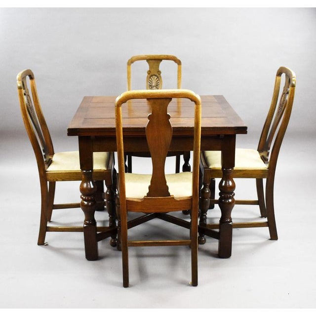 Oak Draw-Leaf Dining Table with Four Chairs and Additional Round Top Item Code: LC1454 A versatile oak dining suite...