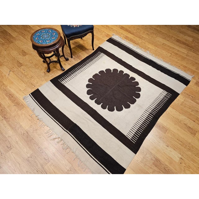 Vintage Southwestern Kilim Rug, Flat-Woven Medallion Pattern, Ivory & Brown, 5’ X 7’ For Sale - Image 4 of 12