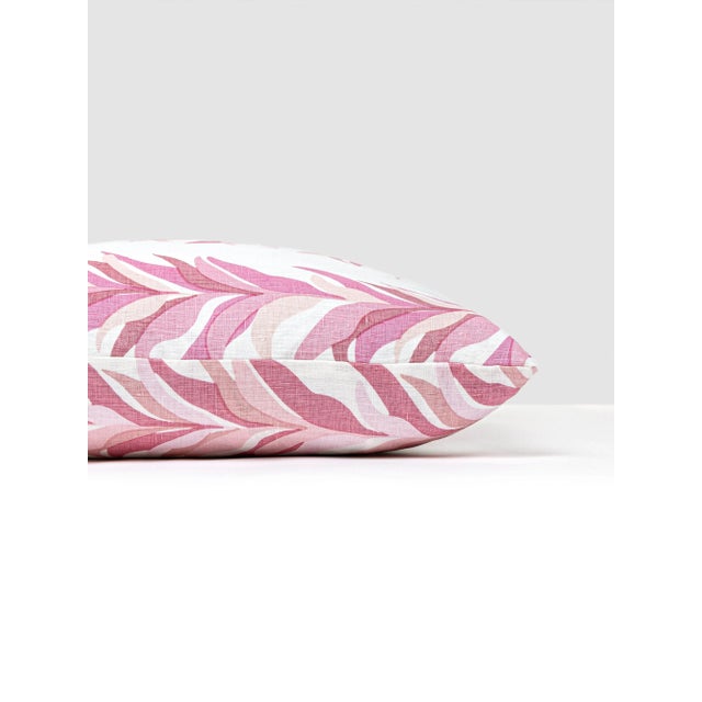 Tone-on-tone stripes get a tropical twist with our Chira Island motif. Offered in 6 retro-inspired shades, Chira Island is...