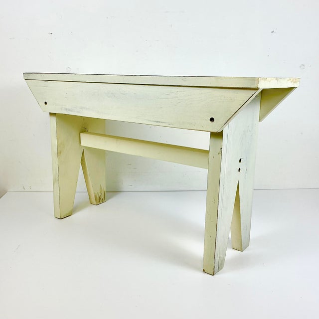 1970s Vintage Arts & Crafts Farmhouse Sunflower Folk Art Painted Pine Bench. For Sale - Image 14 of 18