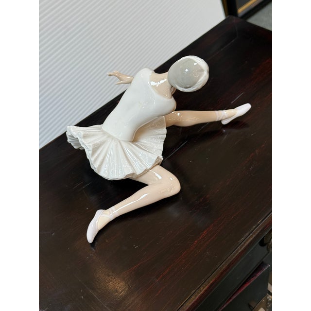 Lladro Vincente Martinez for Lladró Death of a Swan Porcelain Figurine, Signed For Sale - Image 4 of 12