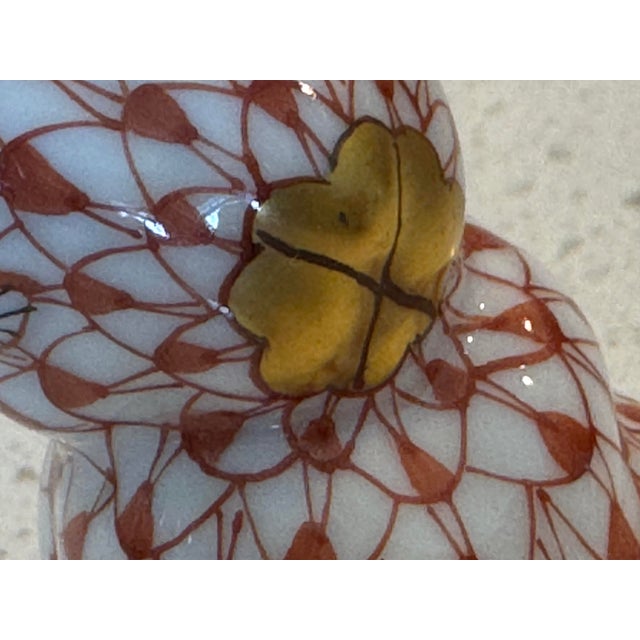 Classic Red Rust Fishnet Pattern Herend Hand Painted Nestled Bunny Rabbits W/ 22k Gold Accents For Sale - Image 9 of 11