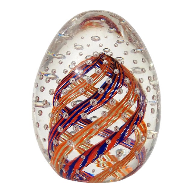 Vintage Murano Blue Orange Twisting Ribbons Controlled Bubbles Italian Art Glass Egg Paperweight For Sale
