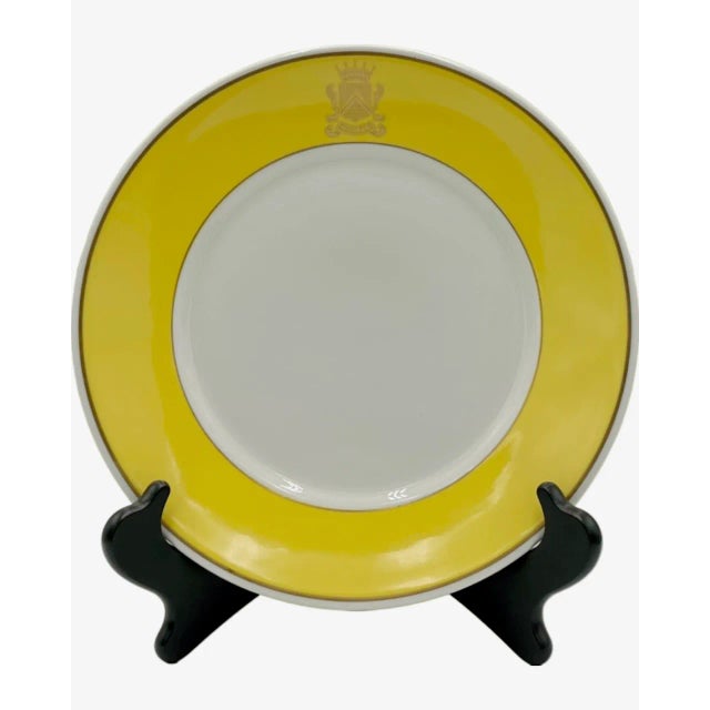 White Vintage Yellow 5-Star the Carlyle Hotel Nyc Dinner Plate For Sale - Image 8 of 12