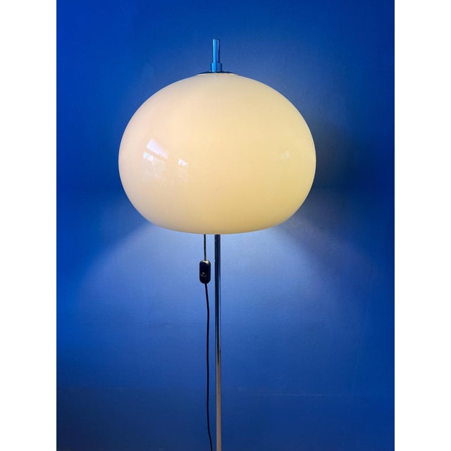 Mid-Century White Mushroom Floor Lamp with Acrylic Glass Shade For Sale - Image 4 of 13