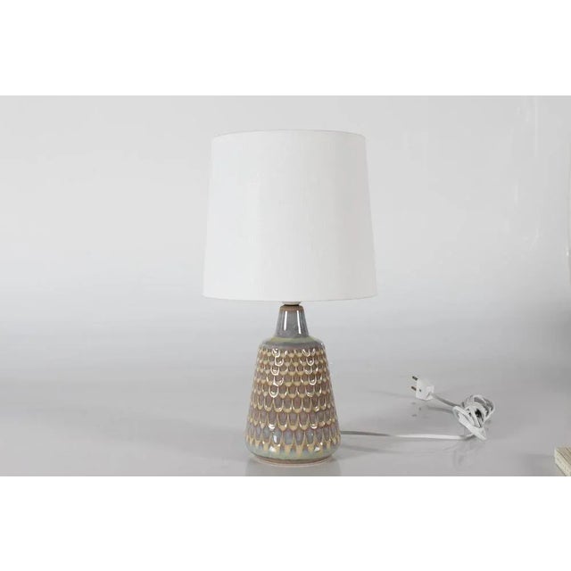 1960s Danish Dusty Lilac and Dusty Yellow Colored Glossy Glaze Table Lamp by Einar Johansen for Søholm For Sale - Image 5 of 12