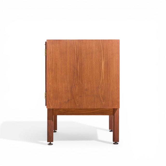 Mid 20th Century Jens Risom Mid Century Walnut 2 Door Cabinet Credenza For Sale - Image 5 of 8