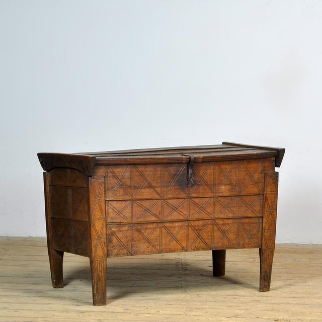 Large shepherd’s chest with a beautiful appearance and proportions. These chests were made in the same way for centuries...